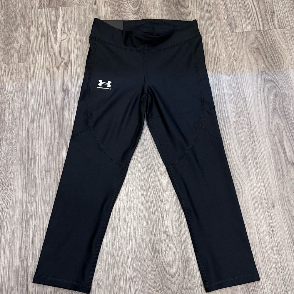 NWT- under armour black heat gear leggings. Size s